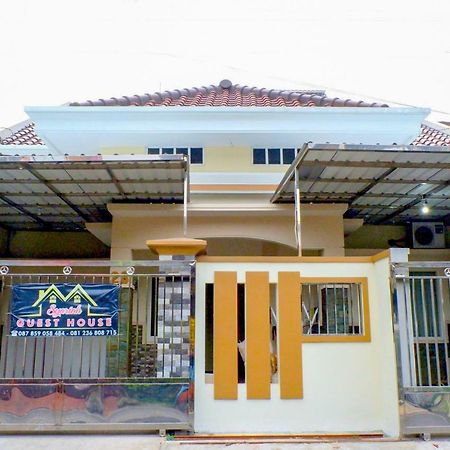 Oyo 314 Emas 23 Guest House Syariah Маланг Экстерьер фото