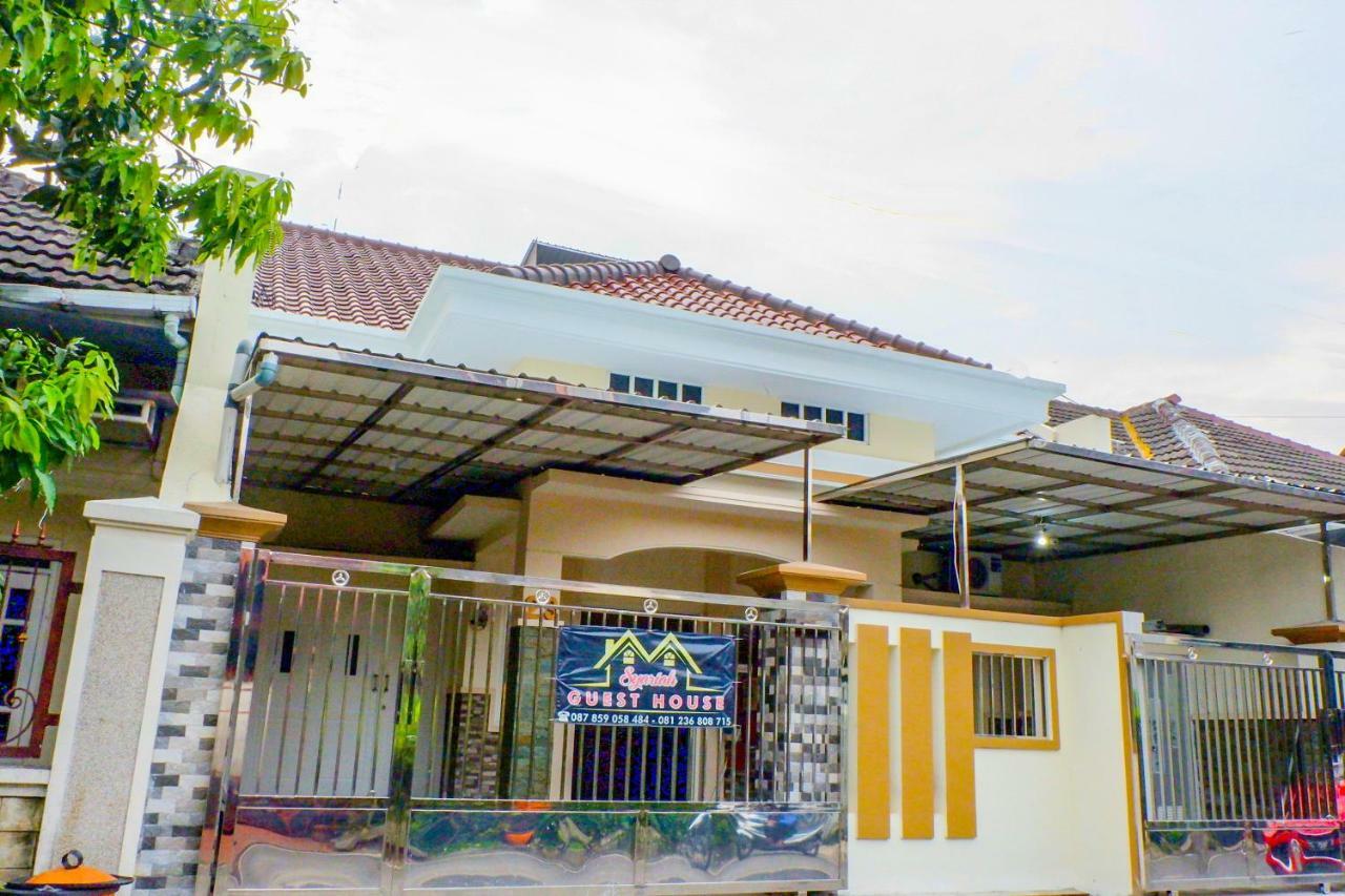 Oyo 314 Emas 23 Guest House Syariah Маланг Экстерьер фото